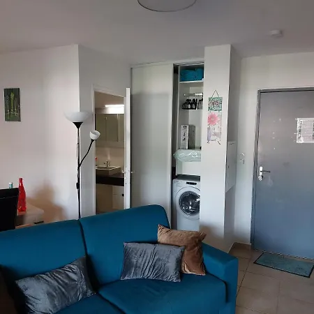 Jolie Appart. 4 Pers. Dans Avec Piscine Apartment *