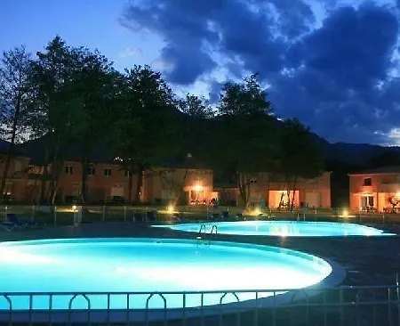 Jolie Appart. 4 Pers. Dans Avec Piscine